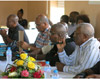 Alfred Dona-Erie, ancien Président de la Communauté de Communes du Nord Grande-Terre, micro à la main Photo : D.M France-Antilles (Guadeloupe)