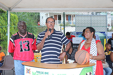 Antoine Duquesne entouré d’Eric Vati  et de Victoire Jasmin, 1ère adjointe au Maire