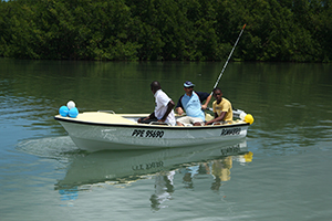 Un des bateaux à la mer