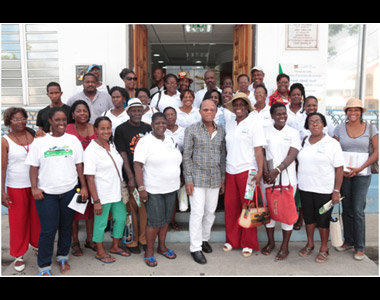 Photo de famille sur le perron de l’Hôtel de Ville