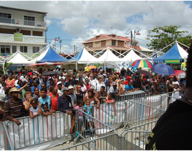 Plus de 10 000 personnes sur la Place Gerty Archimède pour la Fête du Crabe 2015