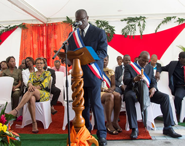 Les officiels au cours de la cérémonie protocolaire sur la Place Gerty Archimède