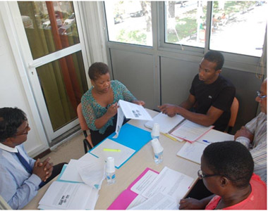 Au premier plan, M. le Proviseur du Lycée Régional Gerty Archimède de Richeval et Madame Monique VIDAL des Relations Internationales du Rectorat de la Guadeloupe